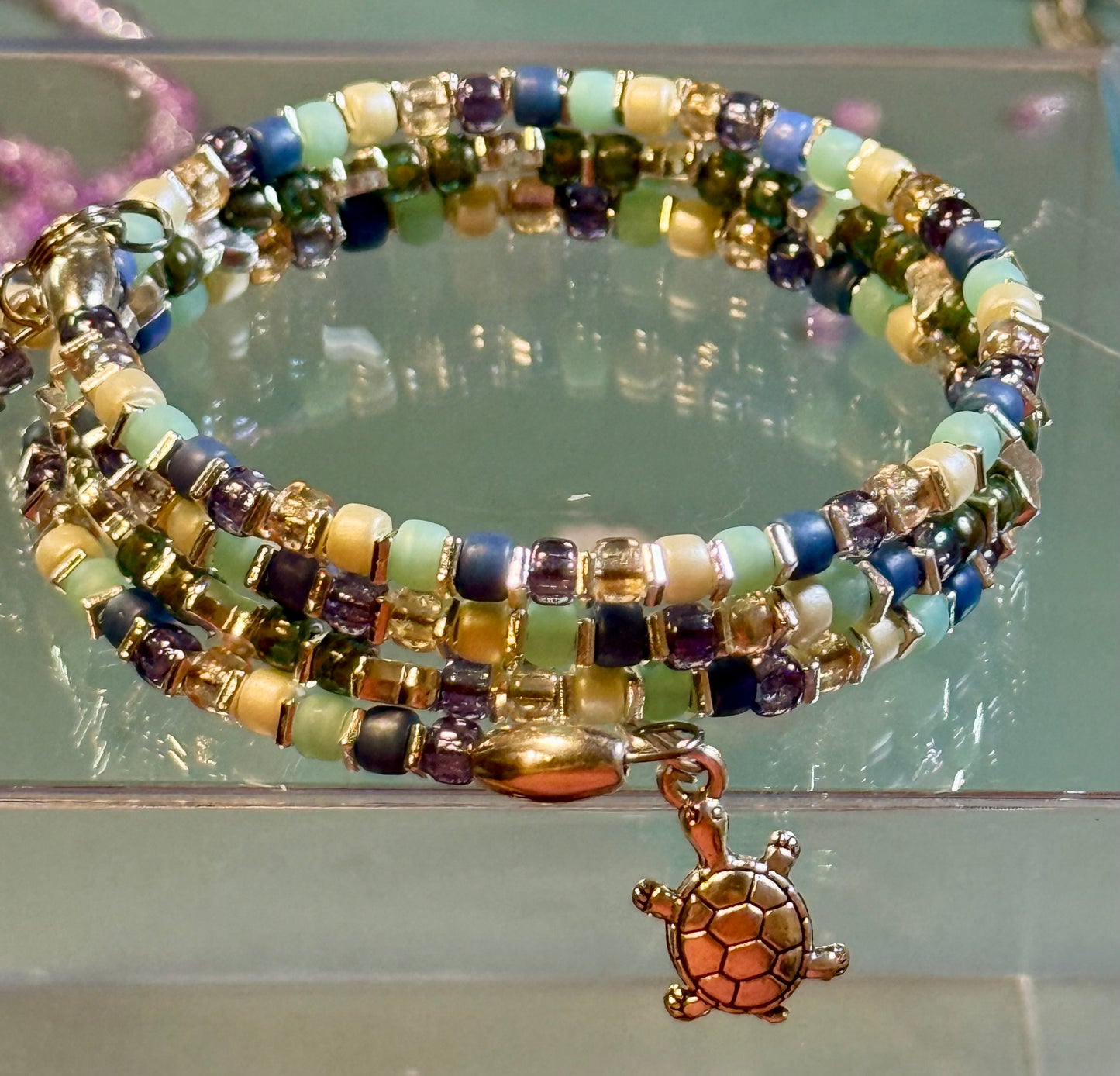 Rocailles Wrap Bracelet with sea turtle charm
