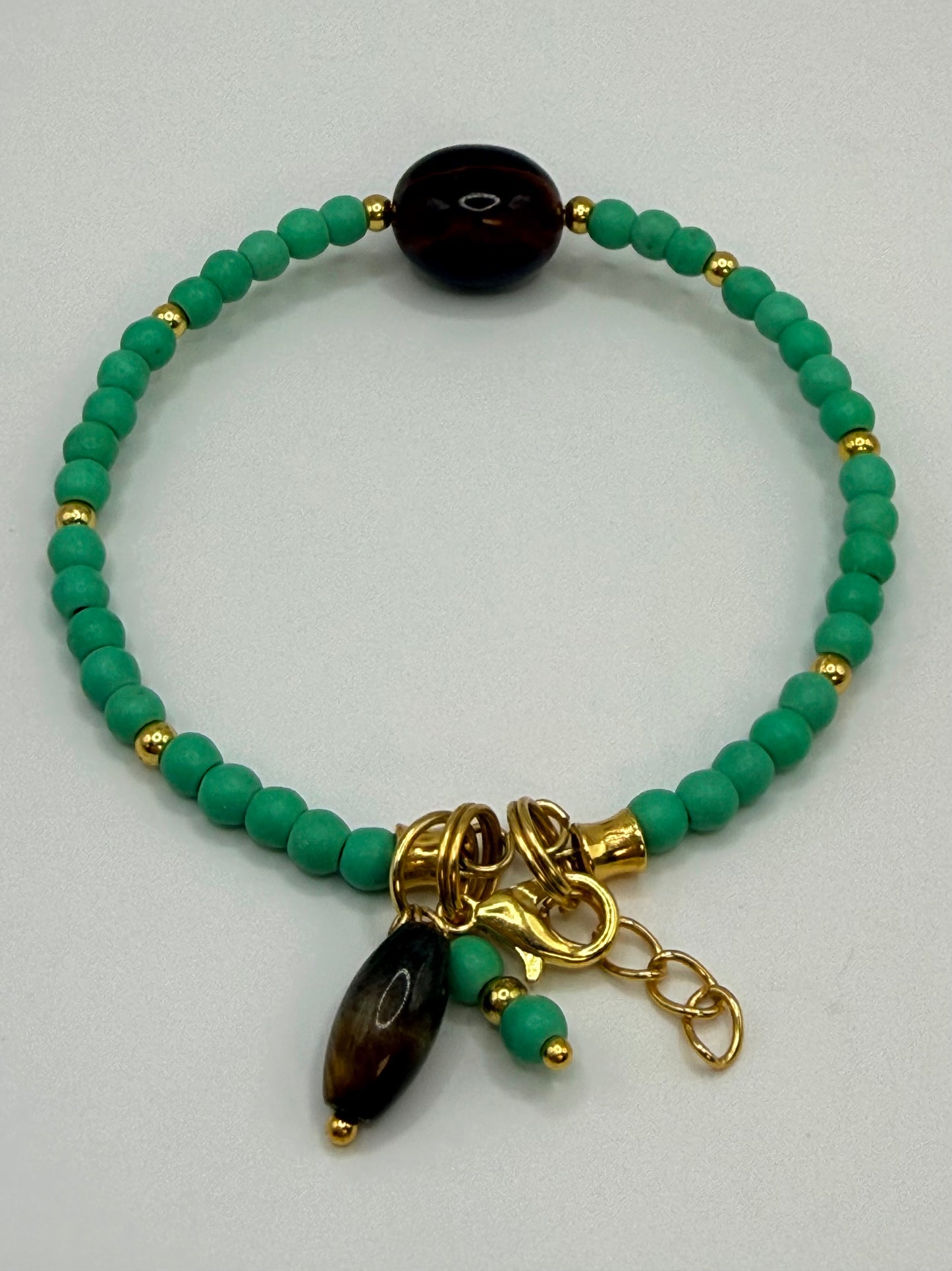 Southwest Boho Green Howlite Bracelet | 7–7.5” Adjustable Beaded Bracelet with Gold Accents | Handmade Bohemian Jewelry