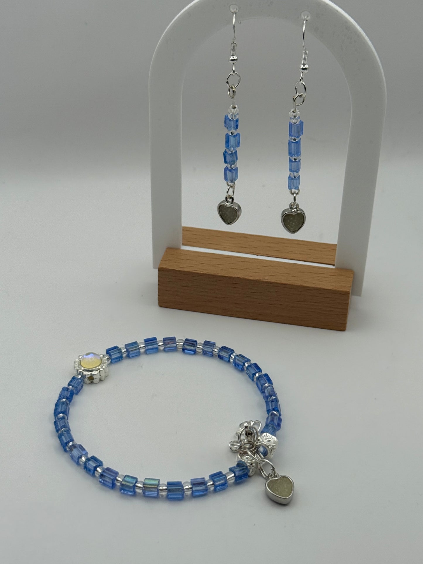 Cubed Blue Iridescent Bracelet with complimentary matching earrings 7.5"