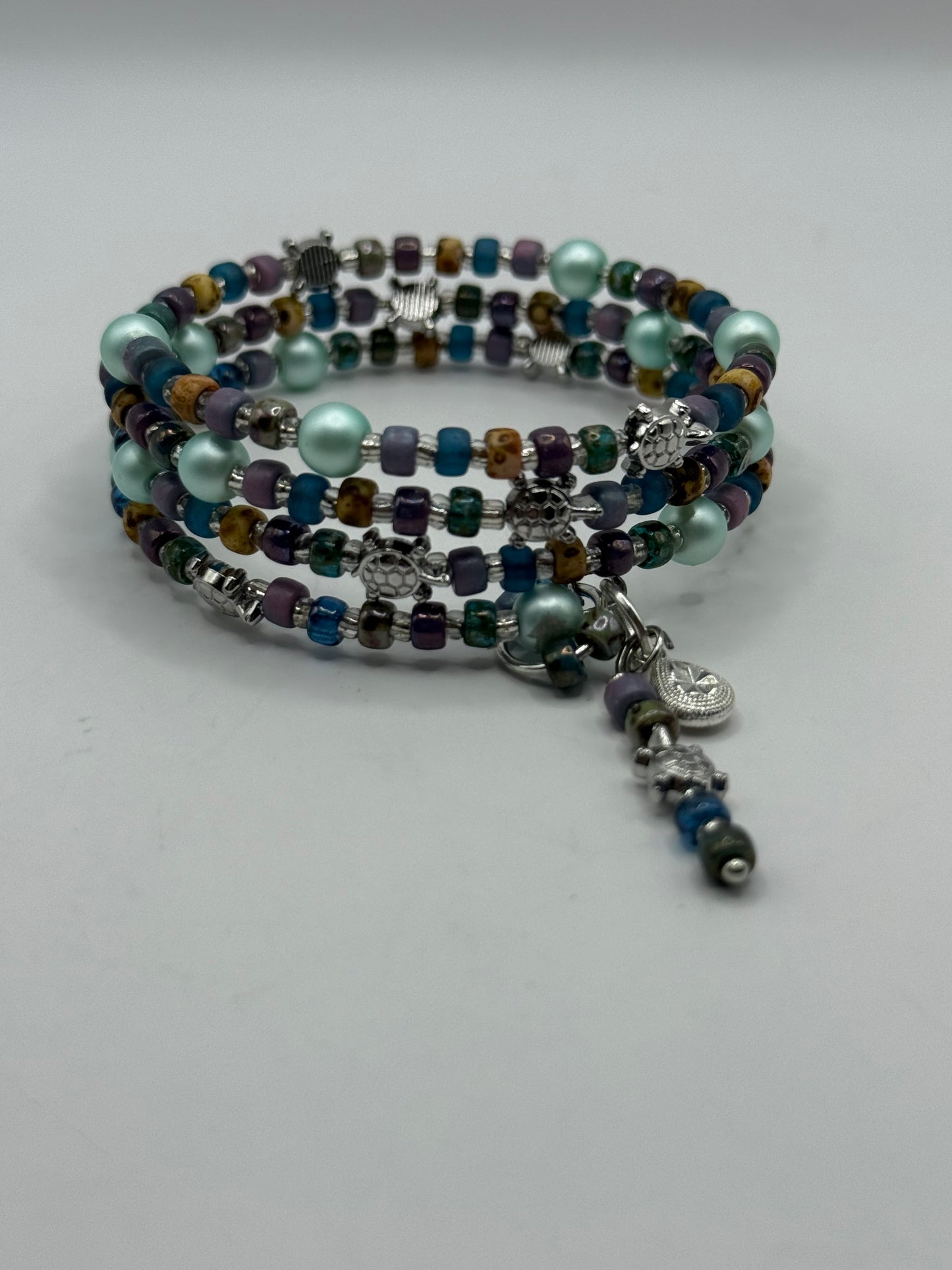 Boho Sea Turtle Wrap Bracelet – Multicolor Glass Bead Memory Wire Bangle – Beach Inspired Jewelry Gift