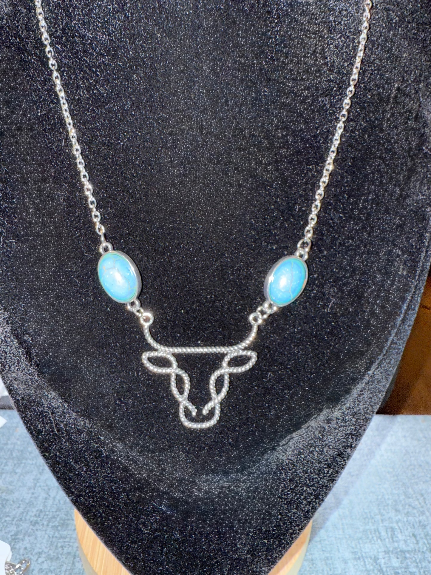 Western Longhorn Necklace with Turquoise Howlite – 18” Silver Chain, Southwest