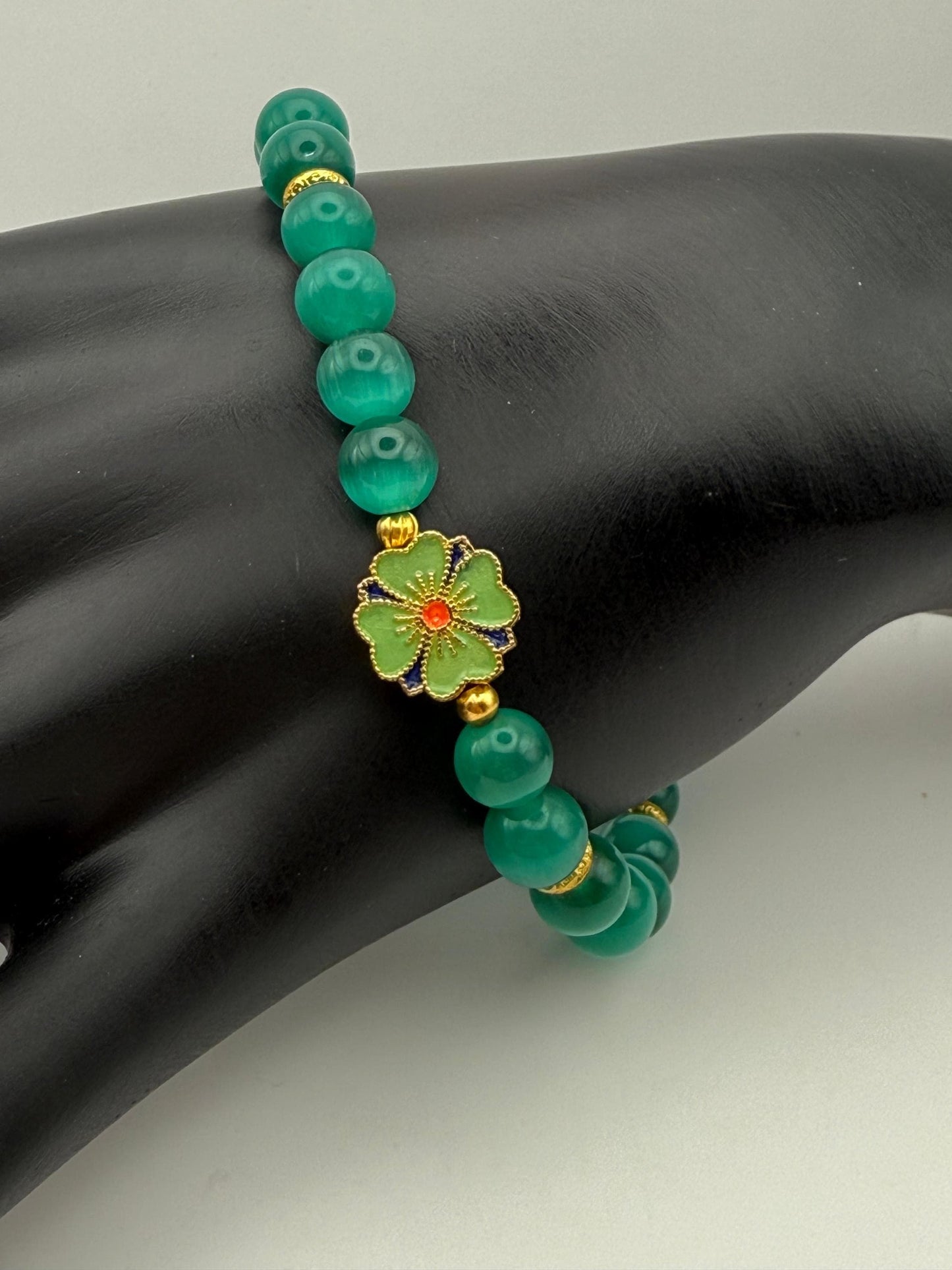 Green Cat Eye Effect Glass with Clover Focal Stretch Bracelet 7.5"