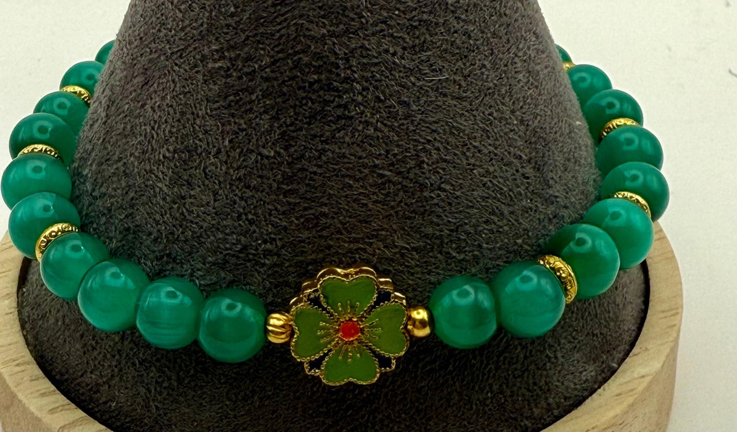 Green Cat Eye Effect Glass with Clover Focal Stretch Bracelet 7.5"