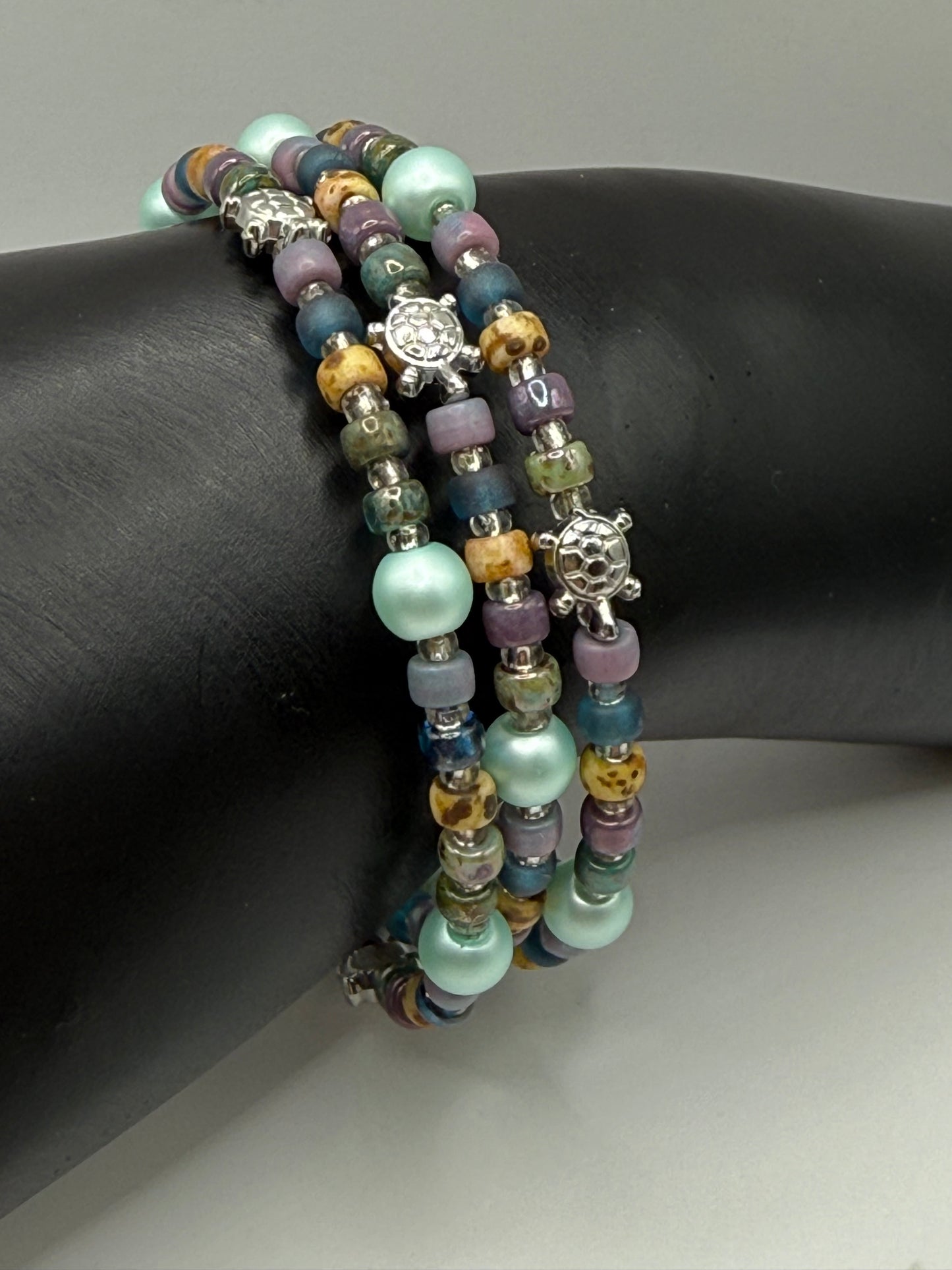 Boho Sea Turtle Wrap Bracelet – Multicolor Glass Bead Memory Wire Bangle – Beach Inspired Jewelry Gift