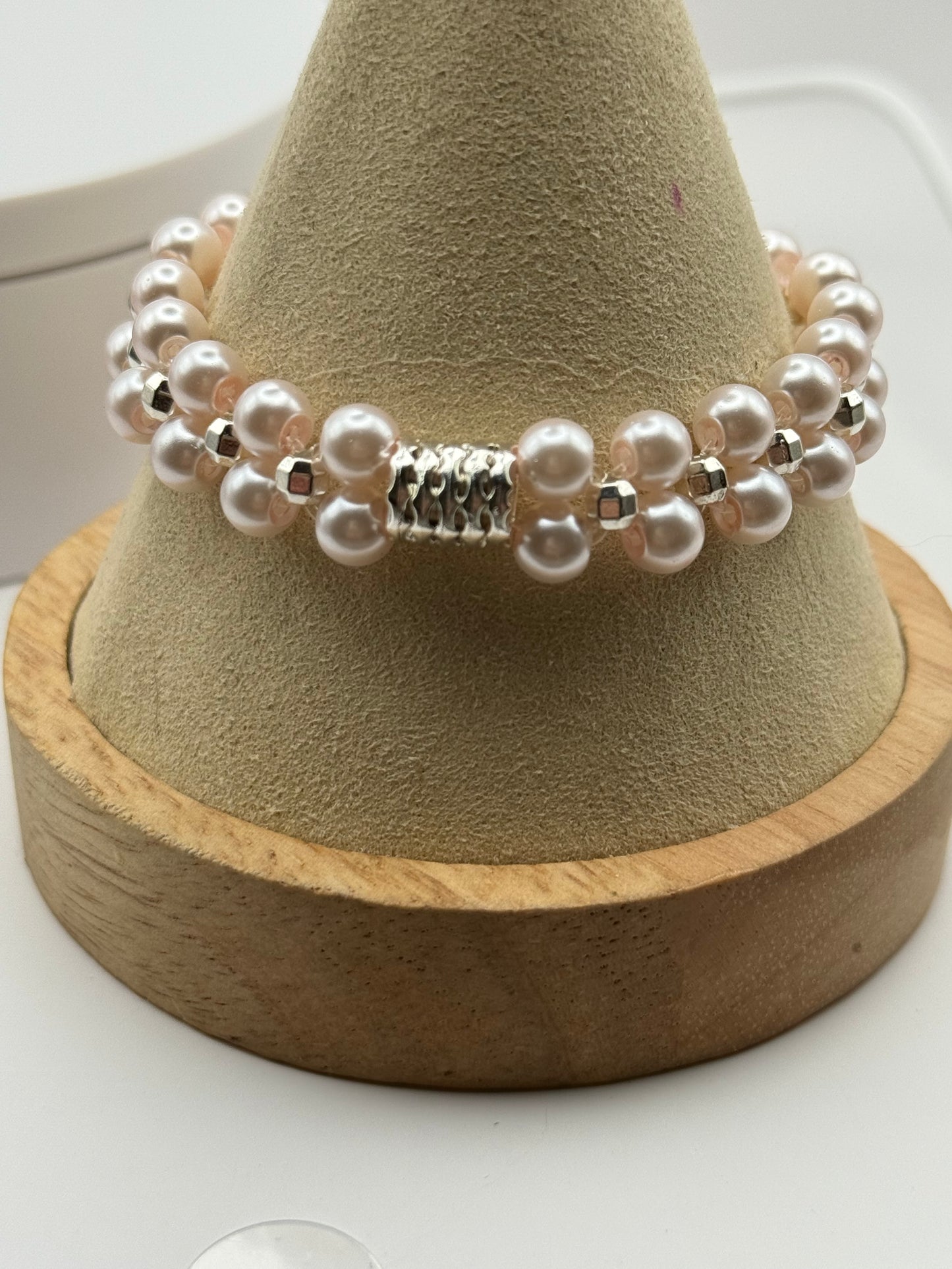 Pastel pink glass pearl bead elastic bracelet 7.5"