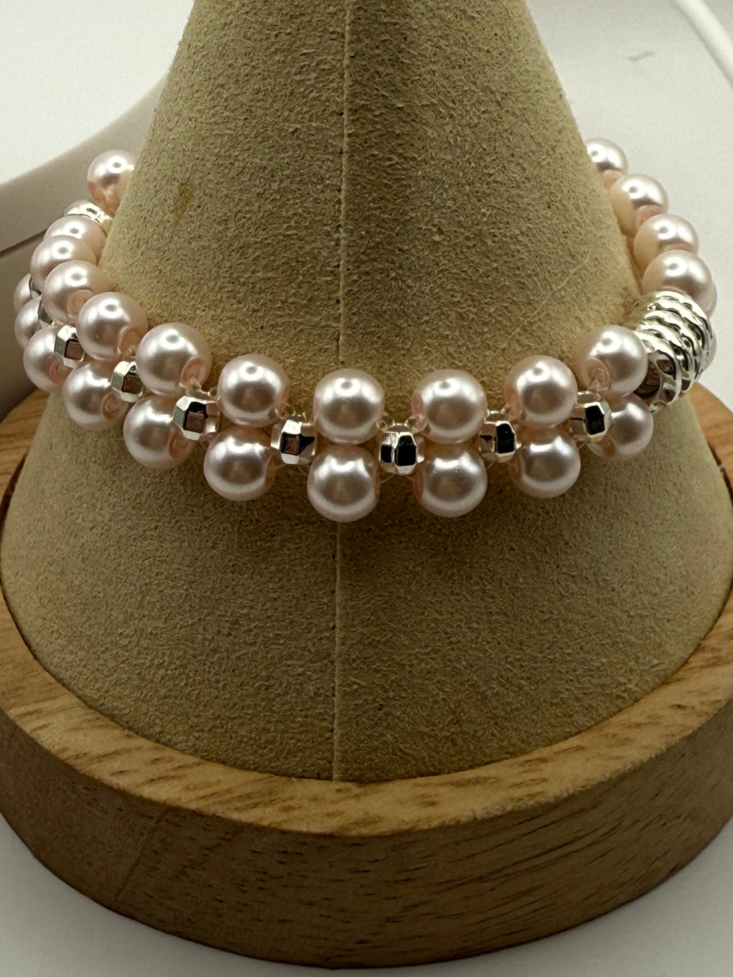 Pastel pink glass pearl bead elastic bracelet 7.5"