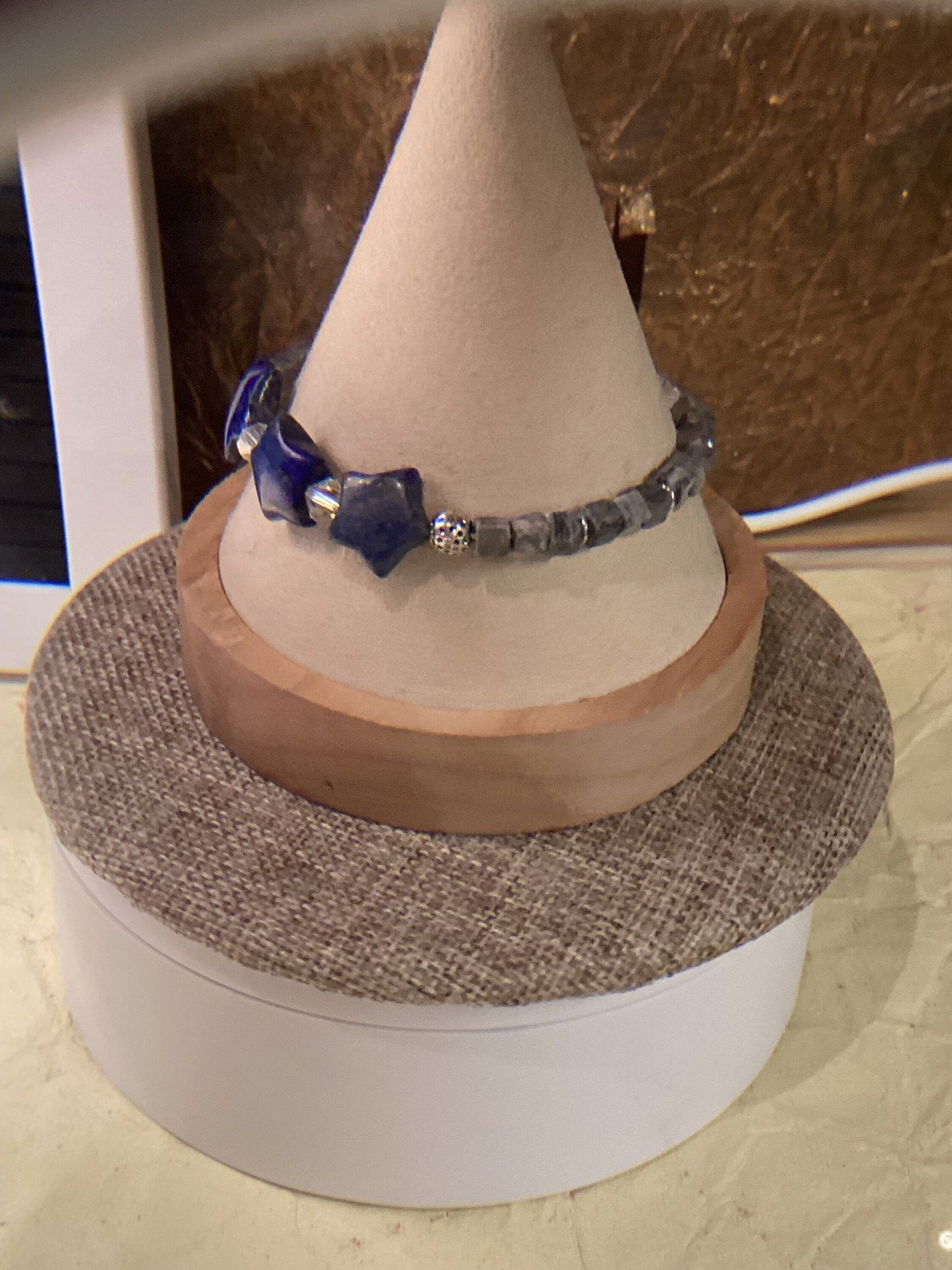 Sodalite and gray agate wire bracelet 7.75