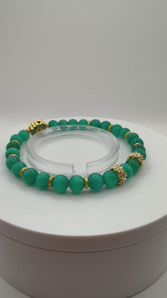 Green Cat Eye Effect Glass with Clover Focal Stretch Bracelet 7.5"